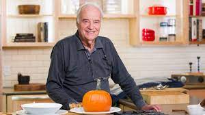 Pumpkin Soup Served In A Pumpkin Potage Au Potiron Pumpkin Soup Pumpkin Pumpkin Recipes