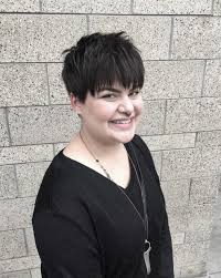 Contrary to the assumption of most people there are many. 15 Suitable Short Hairstyles For Fat Faces Double Chins