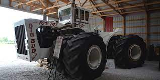 It is billed by the owners and exhibitors as the world's largest farm tractor. Big Bud 747 World S Largest Tractor Profi