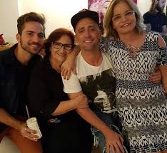 Fanpage oficial do paulo gustavo. Sogra Faz Festa Surpresa Para Marido De Paulo Gustavo Entretenimento R7 Famosos E Tv