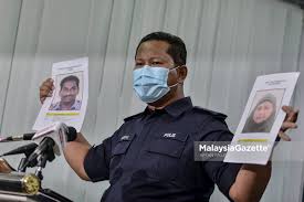 Beragama dengan ilmu dengan pemateri ustadz abdul hakim bin amir abdat hafidzhahullah, kajian umum ini dilaksanakan di masjid jami ponpes abu hurairah, mataram, ntb, pada hari kamis, 17. Sindiket Pelaburan Tumpas Polis Buru Dalang