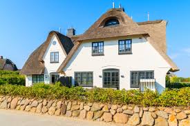 „eine attraktive insel wie sylt verliert ihre anziehung nicht. hier sowie auf der ostfriesischen insel norderney und am tegernsee sei baugrund in deutschland am teuersten. Corona Als Verstarker Immobilien Preise Auf Sylt Steigen Zweitstellig Finanznachrichten Auf Cash Online