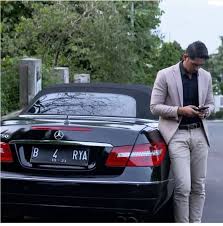 Kontras, berikut ini beberapa momen adu gaya arya saloka dan aldebaran yang bak langit dan bumi. Penggemar Arya Saloka Aldebaran Wajib Tahu Tak Hanya Ikatan Cinta Ini Daftar Ftv Nya Kepoin Yukk Jurnal Gaya