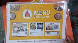 Menjamurnya penjual ayam geprek membuat kita mudah menemukan makanan ini hampir di setiap sudut jalan. Geprek Bensu Ayam Geprek Artis I M Craving For Food