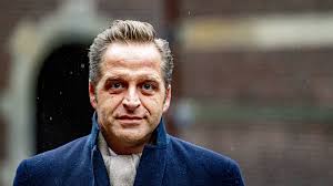 Geboren 26 september 1977) is een nederlandse de jonge studeerde aan de ichthus hogeschool in rotterdam om leraar lager onderwijs te worden en vervolgde vervolgens in zwolle een studie voor schoolmanagement, die. Cda Er De Jonge Wil Aantal Immigranten Beperken Nos
