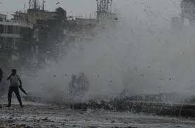 The coloring of clouds displays an estimate of the intensity of precipitation. Cyclone Okhi Cyclone Ockhi Effect Mumbai Weather Live Updates Ndma Warns People To Expect Damage In South Gujarat S Districts North Konkan Areas Including Greater Mumbai