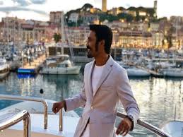Dhanush,james cosmo,aishwarya lekshmi,kalaiyarasan,joju george,deepak paramesh,devan. Dhanush Starrer Jagame Thandhiram To Release On Netflix Entertainment