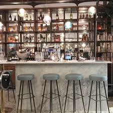 Ce Soir On Dine Chez Jouvence Le Nouveau Restaurant Du Faubourg St Antoine La Deco Est Magnifique On Attend Les Plats Paris Par Bar Stools Bar Table Decor