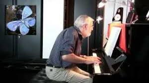 Zo te sterven op het water met je vleugels van papier. Boudewijn De Groot Verdronken Vlinder Testament Piano Harry Volker Youtube