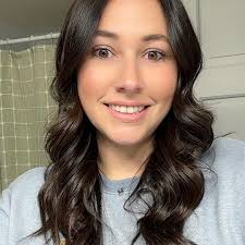 Who can take family pictures in St. Germain?