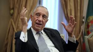 By marcelo rebelo de sousa. El Presidente De Portugal Marcelo Rebelo De Sousa Ayuda A Rescatar A Dos Banistas Que Se Cayeron De Un Kayak
