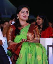 Which makes her even more. Anushka Shetty In Traditional Green Kanjeevaram Silk Saree 2021