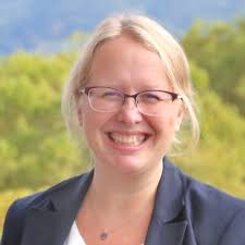 Am 11. November habe ich meine Doktorprüfung zum Thema „Numerische  Untersuchungen zur Tunnelgeothermienutzung für Gebäude“ erfolgreich  abgeschlossen! =) Vielen Dank an Professor Stergiaropoulos…