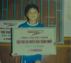 The small midfielder took part in not just việt nam's effective defence, but also the attack. Quang Háº£i Cong PhÆ°á»£ng Xuan TrÆ°á»ng Ä'ang á»Ÿ Ä'au Khi Viá»‡t Nam Vo Ä'á»‹ch Aff Cup 2008 Baotintuc Vn