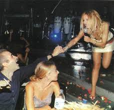 Η μέρα που «έφυγε» η σαπφώ νοταρά (videos+photo). Me To Niko Karbela Sta Asteria