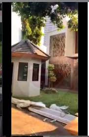 Untuk sampai ke rumah baru sarita, rupanya harus masuk ke dalam gang.ibunda shafa haris ini. Jennifer Dunn Pamer Rumah Baru Yang Akan Ditempati Serba Mewah Dream Co Id Line Today