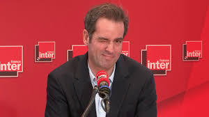 Hollande est sorti d'un buisson. France Reveille Toi Fais Des Bebes Tanguy Pastureau Maltraite L Info Youtube