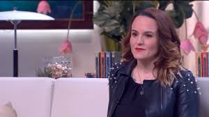 Egerben az ezer lámpás éjszakáján bebe, petruska és boogie után kollányi zsuzsi is színpadra lépett a dobó téren. Kollanyi Zsuzsi Az Ikrekrol Posztolt 24 Hu