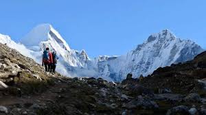 The story of new zealand's robert rob edwin hall, who on may 10, 1996, together with scott fischer, teamed up on a joint expedition to ascend mount everest. Dozens Came Down With Covid 19 On Mt Everest Nepal Says It Never Happened