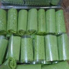 Hampir di seluruh toko kue, orang dengan mudah bisa menjumpai kue dengan tekstur rasa yang unik ini. Kue Dadar Gulung Shopee Indonesia