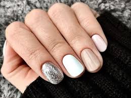 Tendencias para uñas decoradas en 2020. Unas Navidenas 2020 Elegantes Actitudfem