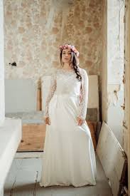 Die einzigartigen brautkleider entstehen alle aus hochwertigen spitzen und stoffen. Boho Brautkleider Elementar I Moderne Brautkleider