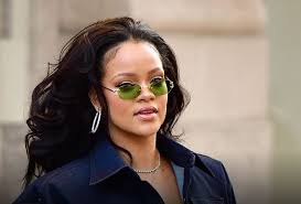 Rihanna Net Worth 2020 Age Height Weight Boyfriend Dating Bio Wiki Rihanna Rihanna Sunglasses Rihanna Weight