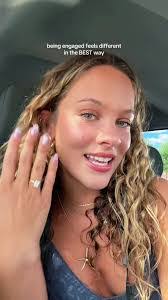 Anna Philips's Instagram, Twitter & Facebook