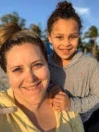 Sharon Makowski's Instagram, Twitter & Facebook