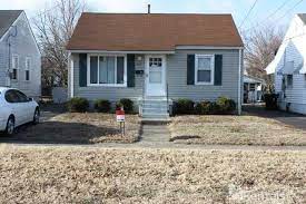 Cute and cozy 2 bedroom with spacious layout. 1616 Earl Avenue Louisville Ky 40215 Hotpads