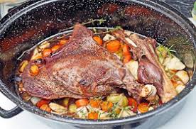 Reh Schaufele Mit Weck Knodel Wild Preiselbeeren Und Acker Salat Rehbraten Rezept Schaufele Kochen Und Backen Rezepte