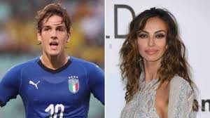 Il giocatore della roma ha però sbottato dopo alcune domande. Zaniolo Parla La Mamma La Verita Sull Ex Fidanzata Madalina Bocciata