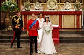 Sofia kristina hellqvist wurde am 6. Viel Spitze Lange Halbtransparente Armel Und Ein Mutiger Rucken Prinzessin Sofia Von Schweden Bekam Fur Ihr Brautkleid Der Schwedischen Designerin Ida Sjostedt Einhelliges Lob Findige Modeexperten Fuhlten Sich Aber An Das Kleid