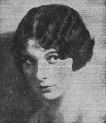 Iris Stuart's Instagram, Twitter & Facebook