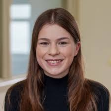 Adele Lun's Instagram, Twitter & Facebook