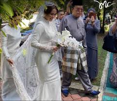 In a press statement, their solemnisation was conducted by federal territory assistant marriage registrar. Video Alvin Chong Simpan Rahsia Emma Maembong Bakal Berkahwin
