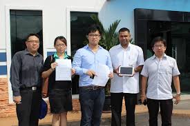 **this is the personal opinion of the writer and does not necessarily represent the views of malay mail. Howard Lee Chuan How Roketkini Com