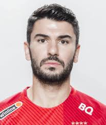 See what jan bednarek (janbednarek) has discovered on pinterest, the world's biggest collection of ideas. Hannover 96 Scannt Auch Den Englischen Markt Djilobodji Oxford Bednarek Oder Doch Tasci Kicker
