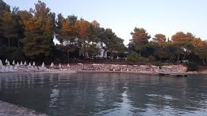 Crvena luka beach is located in the eponymous bay, which is. Plaza Crvena Luka Bild Von Crvena Luka Resort Biograd Na Moru Tripadvisor
