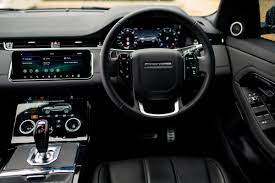 Pateicoties izsmalcinātajam un minimālisma stilā ieturētajam dizainam, range rover evoque nodrošina perfektu līdzsvaru starp tehnoloģijām un greznību. Topgear All New 2020 Range Rover Evoque Lands In Malaysia