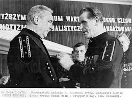 Edward gierek was a polish communist politician and de facto leader of poland between 1970 and 1980. Powstaje Film O Edwardzie Gierku Syn Byly Bledy Ale Tez Osiagniecia Bilans Jego Zycia Wyszedl Na Plus