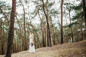Mit unseren tipps finden sie das passende brautkleid. Vertraumtes Wald Fotoshooting In Einem Brautkleid Von Amazon