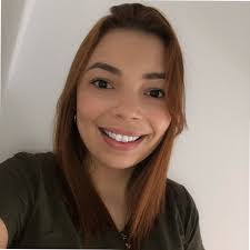 Amanda Batista's Instagram, Twitter & Facebook