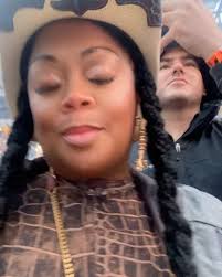 @Beyonce 🤠🇺🇸🎶🎸🎺🤸🏽, “Life is comin’ at me fast, keep my Bible