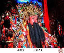 王勳千歲 台中沙鹿區蔴園福興宮王勳千歲王勳千歲 清朝人 生於蔴園車埔 今沙鹿區福興里 從小就處處展現過人的智慧 更在武藝上修習有成 平日嬉戲常仿學大人武術 並喜研究兵書 竟至廢寢忘食 如此對於兵術極有心得 就此奠定了他後愛好武功 武術及任俠好義