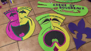 The mardi gras floats are a series of six parade vehicles used in new bordeaux's yearly mardi gras celebration. How To Make A Mardi Gras Parade Float With Card Board Project Boards Easy Diy Youtube
