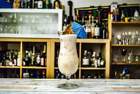 Auf teller verteilen, ananas und kokosraspel daraufgeben. Pina Colada Perfekte Rezept Fur Den Ananas Kokos Cocktail