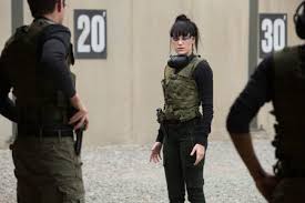 Teenager cassie sullivan (chloë grace moretz), clutching an automatic the child is only three feet tall. Maika Monroe Is Ringer In The 5th Wave