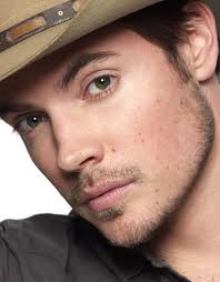 Josh Henderson So Kool That He Has One Green Eye And One Blue Eye Still Hot Josh Henderson Beautiful Men Gorgeous Men