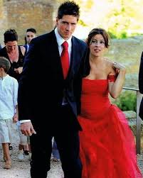 The spanish footballer gently pushed his daughter nora in a stroller while joined on the retail excursion by his lovely wife olalla dominguez. Fernando Torres And Olalla Dating Gossip News Photos
